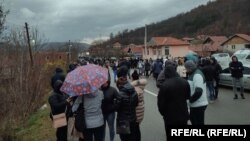 Okupljanje u Rudaru, selu u opštini Zvečan