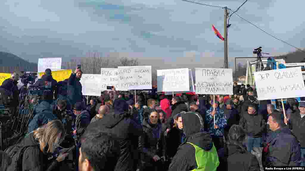 Pamje nga protesta e qytetarëve serbë në Rudarë.&nbsp;