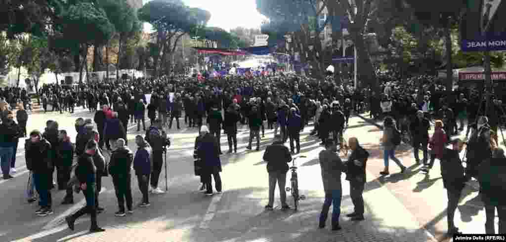 Protesta nisi nga ora 12:00 në bulevardin &ldquo;Dëshmorët e Kombit.