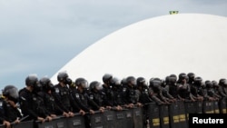 Policia duke tentuar te rikthej kontrollin në Brazil.