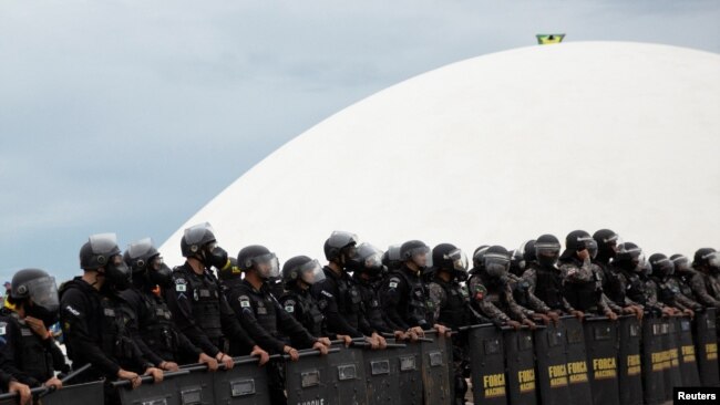 Policia duke tentuar te rikthej kontrollin në Brazil.