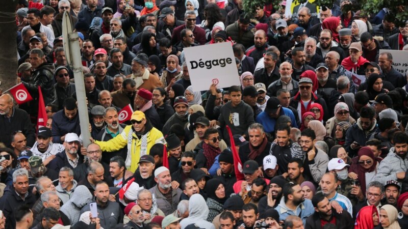 Protesti u Tunisu zbog ekonomske krize i straha od diktature