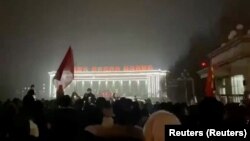 عکسی از ویدئو منتشر شده از اعتراضات ارومچی.
