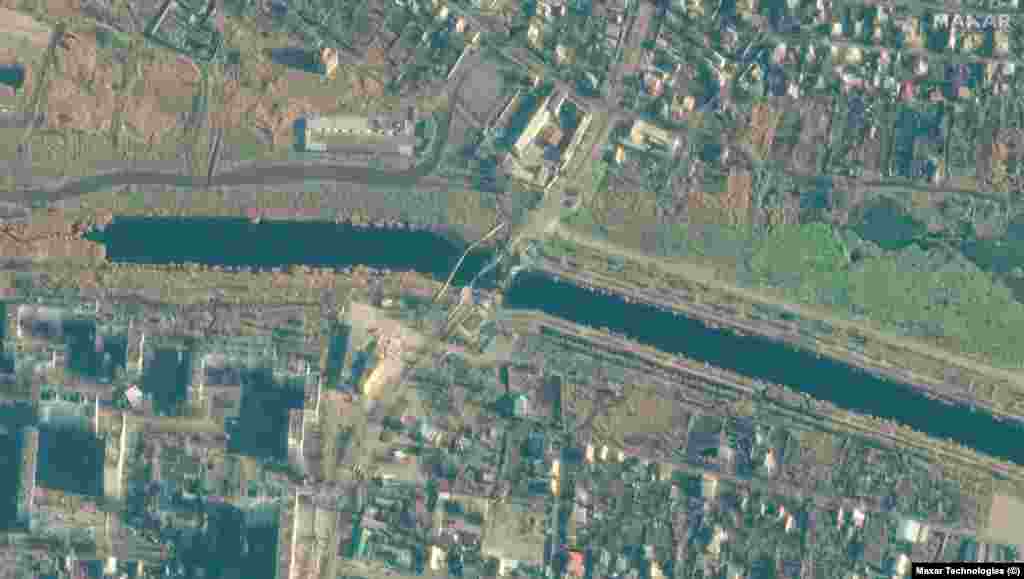 Супутниковий зображення мосту через річку Бахмутівка, зруйнованого в результаті боїв під час російського вторгнення в Бахмут, 4 січня 2023 року. Satellite image &copy;2023 Maxar Technologies