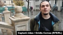 Onur, student în anul 2, spune că este luat peste picior de colegi din străinătate, din cauza cazurilor de plagiat.