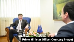 Specijalni predstavnik Evropske unije (EU) za dijalog Miroslav Lajčak na sastanku sa premijerom Kosova Aljbinom (Albin) Kurtijem u Prištini u decembru 2022. 