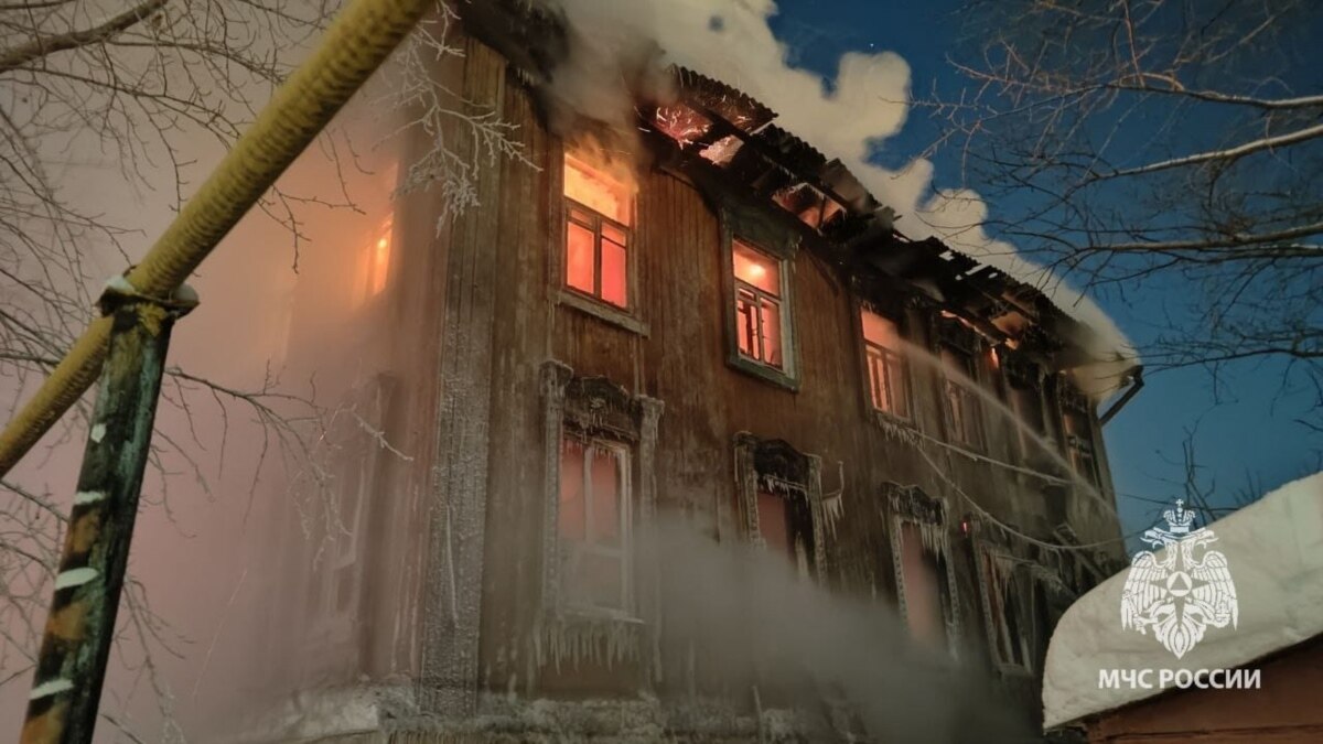 Число жертв пожара в старинном особняке в Уфе увеличилось до трех человек