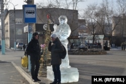 The sculptures "demonstrate the New Year's holiday as the image of a peaceful and friendly life," said regional Culture Minister Irina Levkovich.