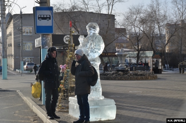 The sculptures "demonstrate the New Year's holiday as the image of a peaceful and friendly life," said regional Culture Minister Irina Levkovich.