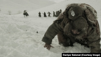 Би қыздардың фотоларымен