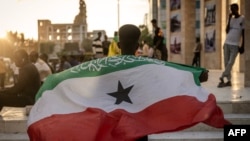 پرچم سومالی‌لند در هَرگیسا، «پایتخت» سومالی‌لند