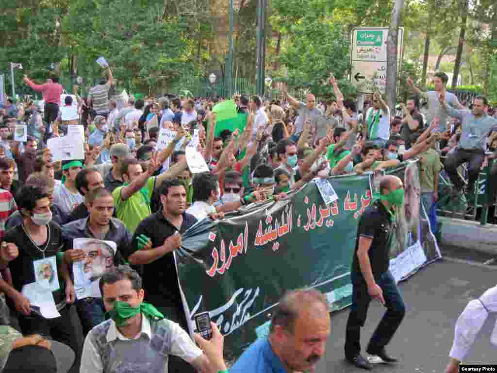 Protestele opoziţiei în centrul Teheranului