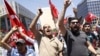 Թուրքիայի նախագահ Ռեջեփ Էրդողանի աջակիցները փողոց են դուրս եկել՝ բողոքելով հեղաշրջման փորձ կատարողների դեմ, 16-ը հուլիսի, 2016թ․