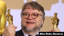 Guillermo del Toro, regjisori i filmit "The Shape of Water".