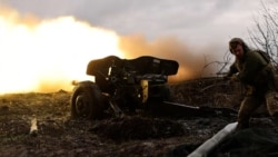 Ukrainian Gunners In Bakhmut Battle Rely On Weapons Older Than They Are