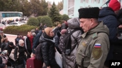Люди, які прибули з Херсона до Криму та чекають на подальшу евакуацію
