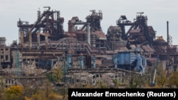 Вид на разрушенный металлургический комбинат «Азовсталь» в оккупированном Россией Мариуполе, 29 октября 2022 года