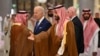 Președintele american Joe Biden și prințul moștenitor saudit Mohammed bin Salman la reuniunea CCG+3 (Consiliul de Cooperare al Golfului), Jeddah, Arabia Saudită, 16 iulie 2022