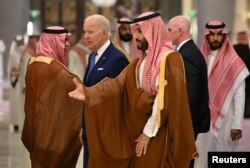 Președintele american Joe Biden și prințul moștenitor saudit Mohammed bin Salman la Consiliul de Cooperare al Golfului, 16 iulie 2022.