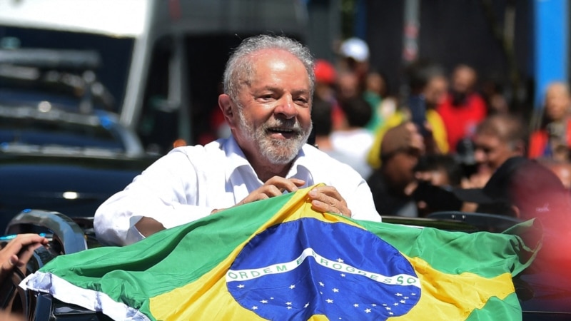 Бразил: Лула го победи Болсонаро и стана претседател по трет пат