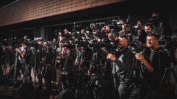 Gazetarët duke mbuluar një ngjarje në Kosovë. Fotografi ilustruese nga arkivi. 