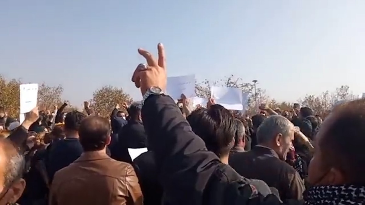 Iranian Protesters Mark 40 Days Since Death Of Woman Arrested By ...