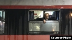 Просто человек в поезде. Фото Алексея Дмитриева