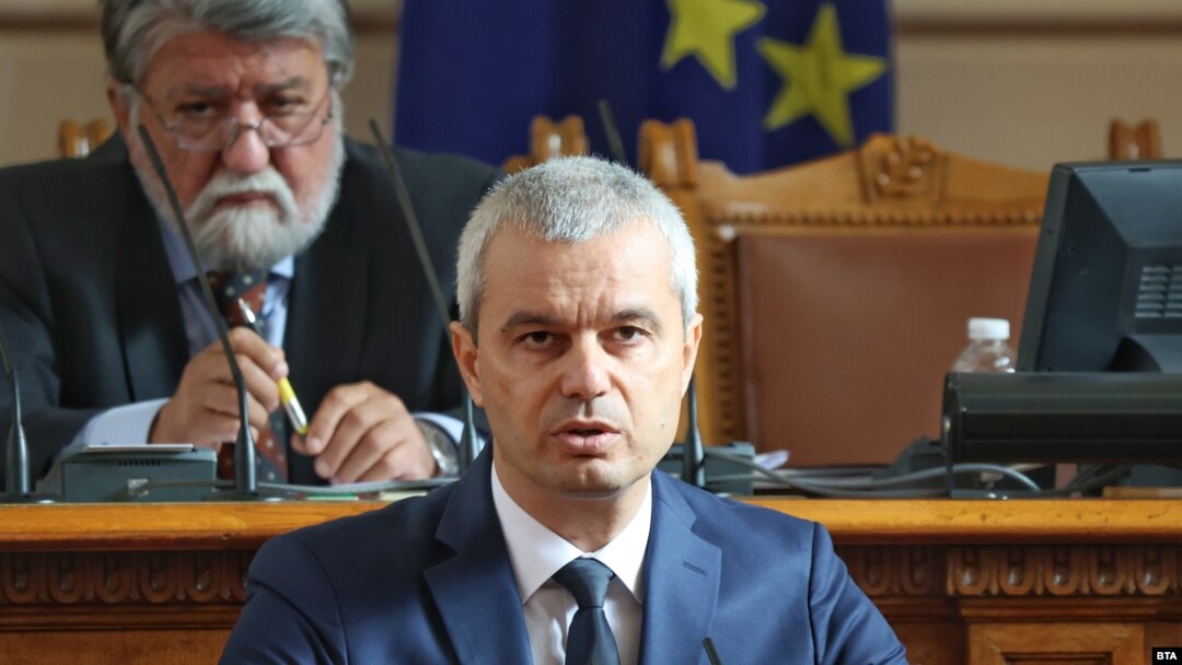 Пратеникот и лидер на политичката партија „Преродба“ Костадин Костадинов во Бугарското Собрание. 