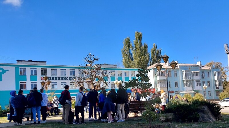 В Керчи эвакуируют учебные заведения, заводы и ТЭЦ из-за сообщений о минировании (+фото) 