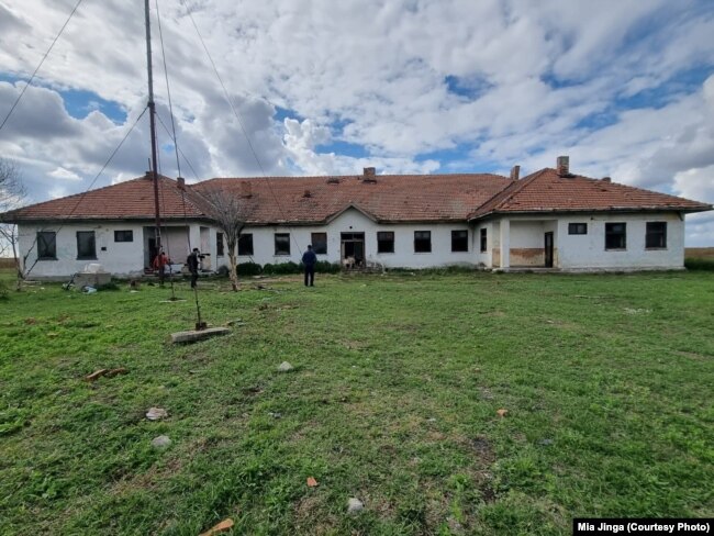 Napuštena zgrada u rumunskom selu Teremia Mare na granici sa tadašnjom Jugoslavijom. Zgrada je bila mjesto gdje su graničari ispitivali, mučili i tukli bjegunce koje su uhvatili.