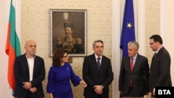  Росен Плевнелиев и Соломон Паси по време на срещата им с представителите на ГЕРБ Съюз на демократичните сили Томислав Дончев, Десислава Атанасова и Даниел Митов 