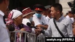 Late last year, Kyrgyz authorities also suspended the accreditations of 11 RFE/RL correspondents. (file photo)