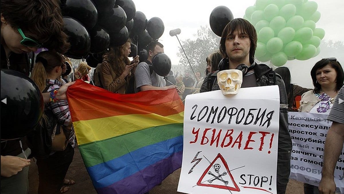 Флеш-моб геев и лесбиянок в центре Киева прошел без драк