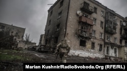 Ukrainian military personnel take up positions in Soledar.