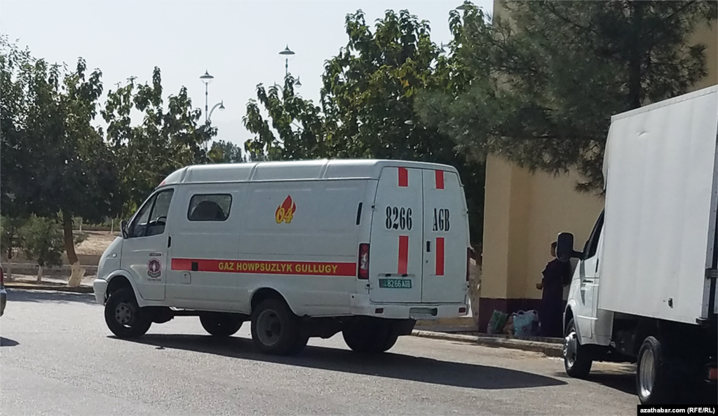 Gaz howpsuzlygyna gözegçilik edýän işgärleriň awtoulagy
