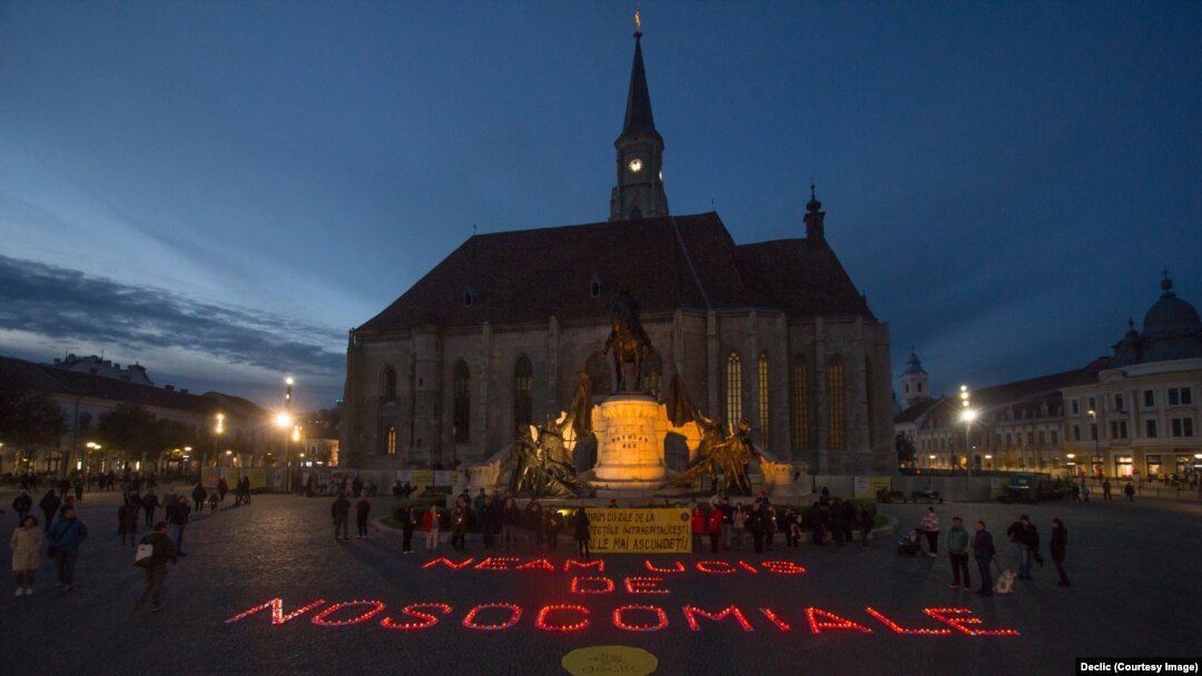 La protestul de la Cluj-Napoca, comunitatea Declic a cerut aplicarea unui mecanism de raportare zilnică a infecțiilor intraspitalicești.