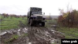 Багнюка ускладнює доставку всього необхідного військовим на передовій