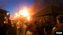 Пожар после падения Су-30 в Иркутске