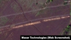 Російська лінія оборони на супутникових знімках Maxar