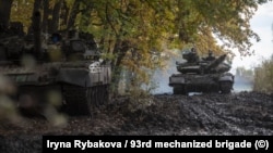 Yaz palçığı tankların – istər Ukrayna, istərsə də Rusiya tərəfinin olsun – manevr etməsini çətinləşdirir.