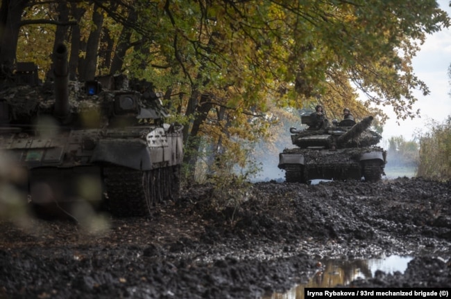 Springtime mud makes it difficult for tanks -- Ukrainian or Russian -- to maneuver.
