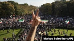 عکس آرشیوی از تظاهرات ایرانیان مخالف جمهوری اسلامی در برلین، ۳۰ مهر ۱۴۰۱ 