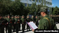 Крымчане, мобилизованные Россией на войну с Украиной, на базе 810-й бригады морской пехоты ЧФ РФ в Севастополе, 27 сентября 2022 года
