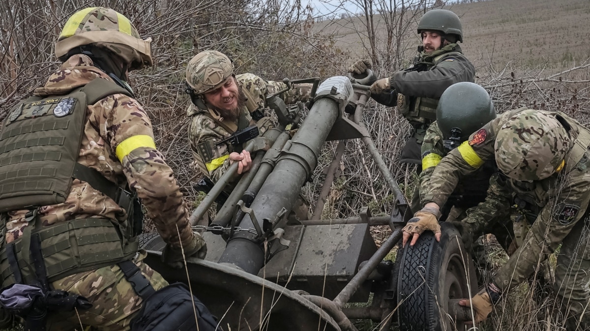 Russia Strikes Kyiv, Zaporizhzhya As Ukrainian Advance Prompts Massive Kherson Evacuations