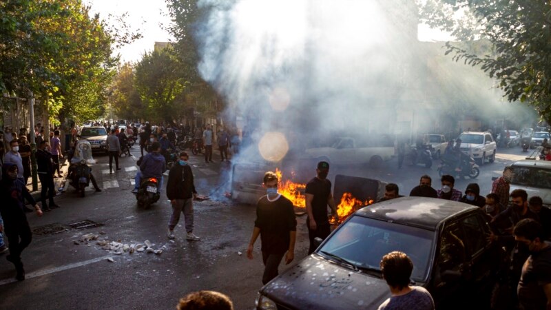 Uprkos vladinom upozorenju više protesta u nekoliko iranskih gradova 