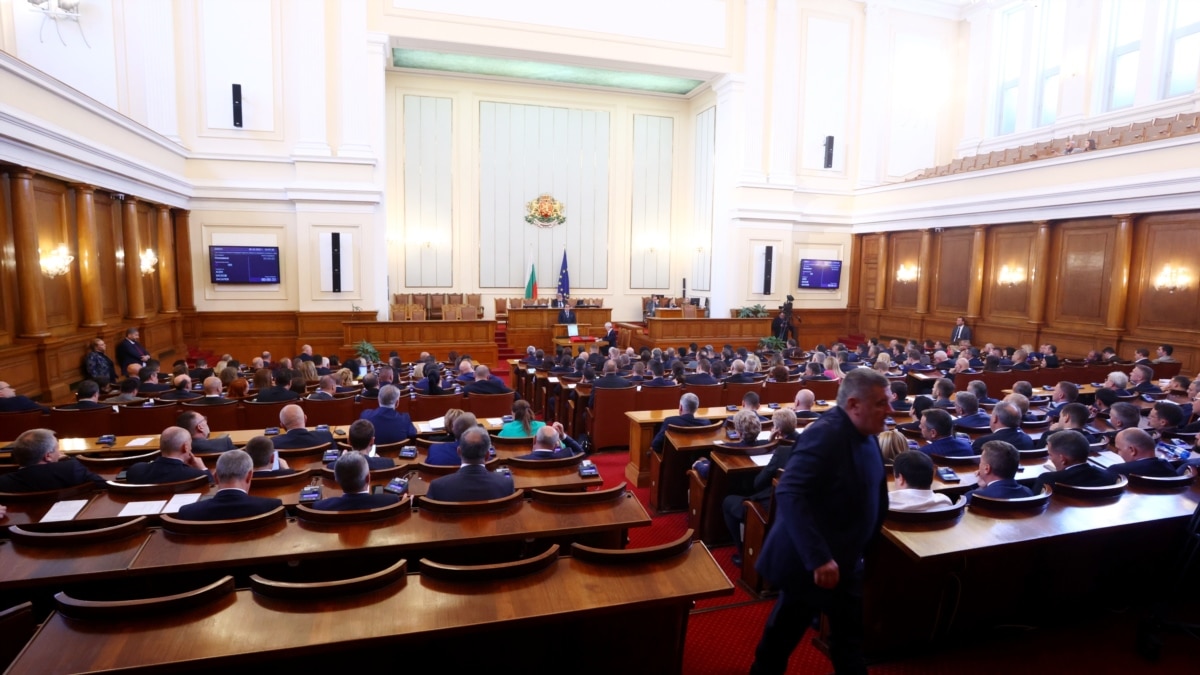 Парламент Болгарії підтримав відправку Україні важкої зброї