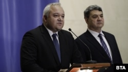 Служебният вътрешен министър Иван Демерджиев (вляво) и главният секретар на МВР Петър Тодоров.