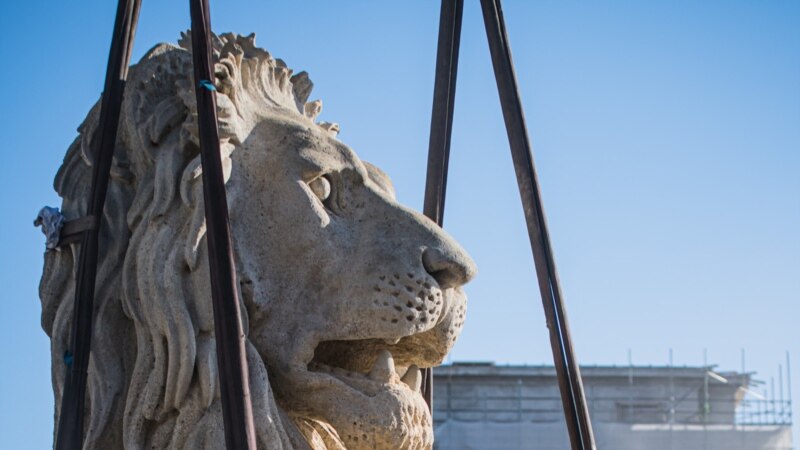 Povratak kamenih lavova na most u Budimpešti