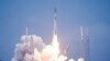 Starlink-műholdakat szállító Falcon 9 rakéta kilövése a floridai Cape Canaveralben 2022. július 17-én