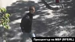  Кадърът от охранителна камера, сниман в деня на убийството в Борисовата градина и публикуван след това от Министерство на вътрешните работи. 